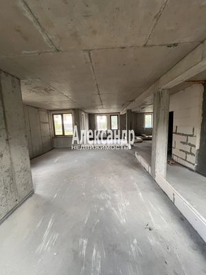Продам трехкомнатную (3-комн.) квартиру, Чкалова ул, 34А, Гатчина г