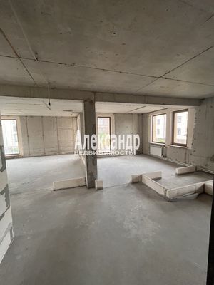 Продам трехкомнатную (3-комн.) квартиру, Чкалова ул, 34А, Гатчина г