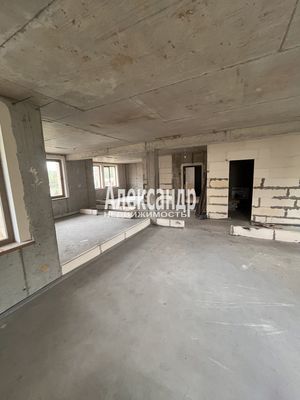 Продам трехкомнатную (3-комн.) квартиру, Чкалова ул, 34А, Гатчина г