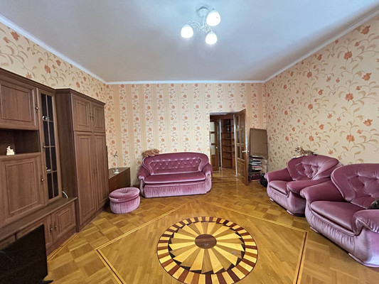 Продам трехкомнатную (3-комн.) квартиру, Генерала Захарова ул, 9к2, Симферополь г