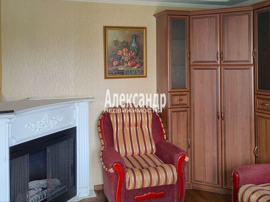 Продам двухкомнатную (2-комн.) квартиру, Колпинская ул, 42, Колпино г