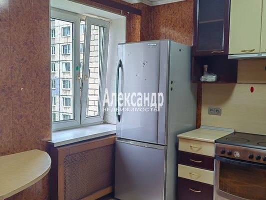 Продам двухкомнатную (2-комн.) квартиру, Колпинская ул, 42, Колпино г