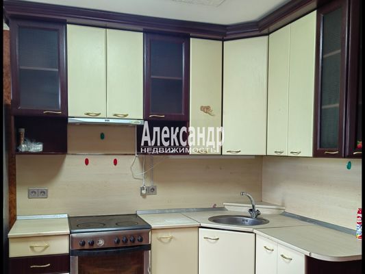 Продам двухкомнатную (2-комн.) квартиру, Колпинская ул, 42, Колпино г