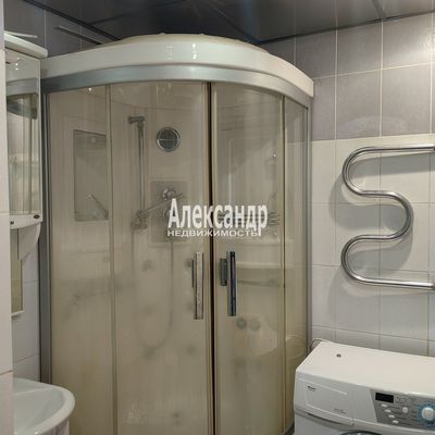 Продам двухкомнатную (2-комн.) квартиру, Колпинская ул, 42, Колпино г