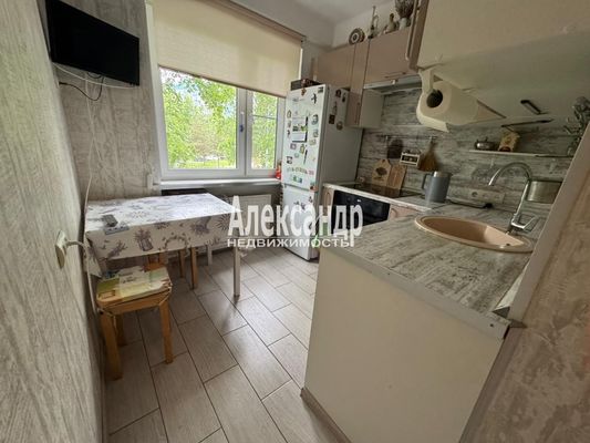 Продам трехкомнатную (3-комн.) квартиру, Долгоозёрная ул, 18, Санкт-Петербург г