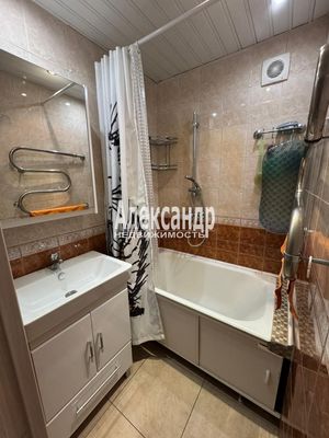 Продам трехкомнатную (3-комн.) квартиру, Долгоозёрная ул, 18, Санкт-Петербург г