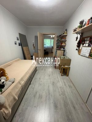 Продам трехкомнатную (3-комн.) квартиру, Долгоозёрная ул, 18, Санкт-Петербург г