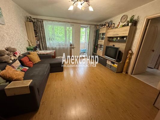Продам трехкомнатную (3-комн.) квартиру, Долгоозёрная ул, 18, Санкт-Петербург г