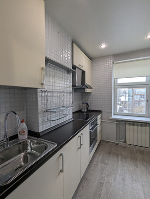 Продам трехкомнатную (3-комн.) квартиру, Лапина ул, 13, Иркутск г