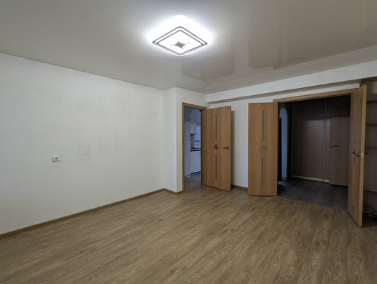 Продам трехкомнатную (3-комн.) квартиру, Лапина ул, 13, Иркутск г