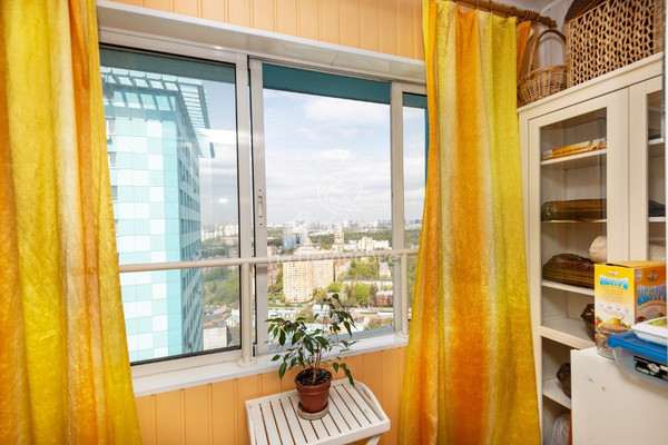 Продам трехкомнатную (3-комн.) квартиру, Авиационная ул, 66, Москва г