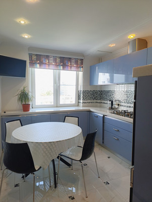 Продам трехкомнатную (3-комн.) квартиру, Дзержинского пр-кт, 220/2, Новороссийск г