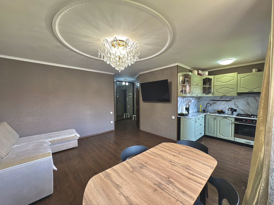 Продам трехкомнатную (3-комн.) квартиру, Б. Хмельницкого ул, 30, Туапсе г