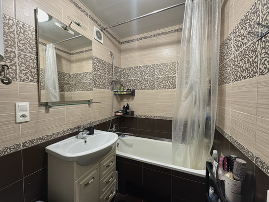Продам трехкомнатную (3-комн.) квартиру, Б. Хмельницкого ул, 30, Туапсе г