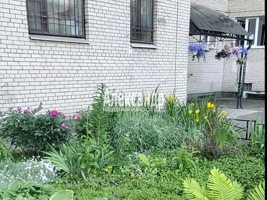 Продам двухкомнатную (2-комн.) квартиру, Колпинская ул, 42, Колпино г