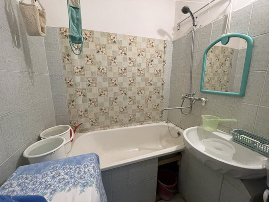 Продам двухкомнатную (2-комн.) квартиру, 2-й мкр, 30, Козьмодемьянск г
