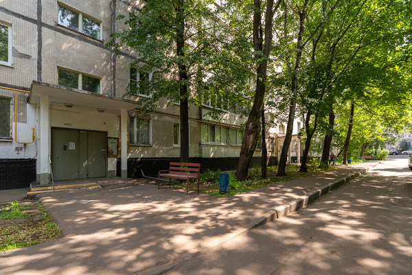 Продам трехкомнатную (3-комн.) квартиру, Напольный проезд, 14, Москва г