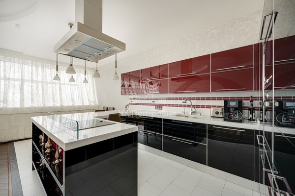 Продам трехкомнатную (3-комн.) квартиру, Симферопольский проезд, 18, Москва г