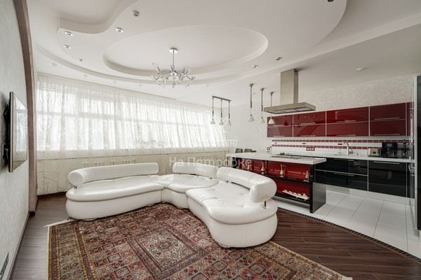 Продам трехкомнатную (3-комн.) квартиру, Симферопольский проезд, 18, Москва г