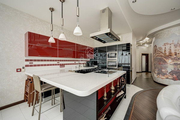 Продам трехкомнатную (3-комн.) квартиру, Симферопольский проезд, 18, Москва г