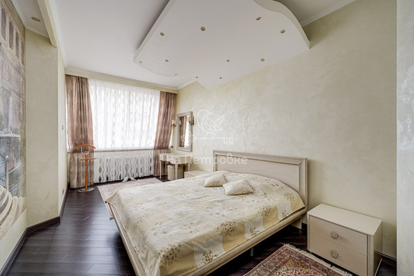 Продам трехкомнатную (3-комн.) квартиру, Симферопольский проезд, 18, Москва г