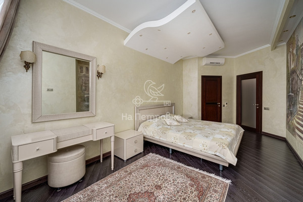 Продам трехкомнатную (3-комн.) квартиру, Симферопольский проезд, 18, Москва г