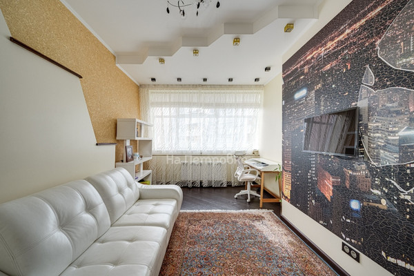 Продам трехкомнатную (3-комн.) квартиру, Симферопольский проезд, 18, Москва г