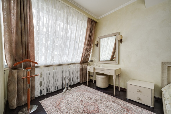 Продам трехкомнатную (3-комн.) квартиру, Симферопольский проезд, 18, Москва г