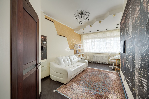 Продам трехкомнатную (3-комн.) квартиру, Симферопольский проезд, 18, Москва г