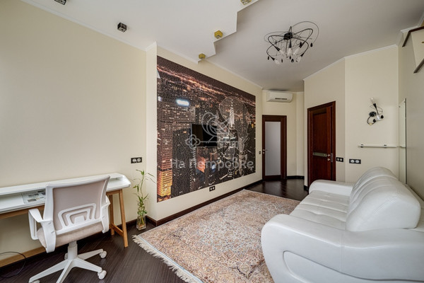Продам трехкомнатную (3-комн.) квартиру, Симферопольский проезд, 18, Москва г