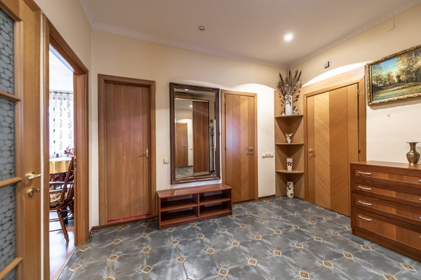 Продам многокомнатную квартиру, Малый Каретный пер, 17к2, Москва г