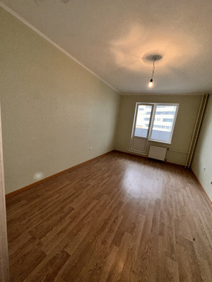 Продам трехкомнатную (3-комн.) квартиру, Тихоокеанская ул, 18к4, Парголово п