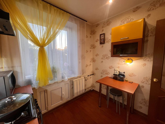 Продам двухкомнатную (2-комн.) квартиру, Дорожная ул, 46, Октябрьский п