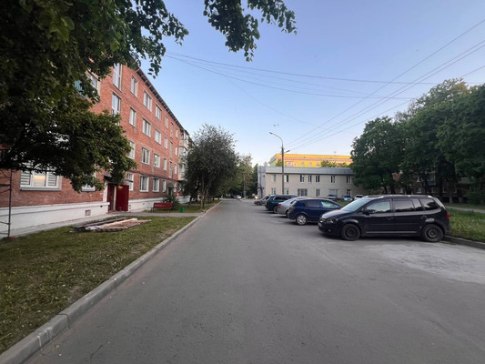 Продам двухкомнатную (2-комн.) квартиру, Дорожная ул, 46, Октябрьский п