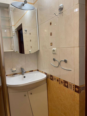 Продам двухкомнатную (2-комн.) квартиру, Стрелковая ул, 8а, Калининград г