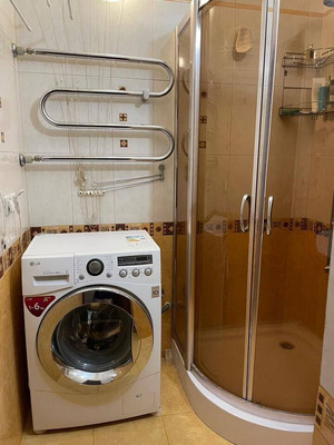 Продам двухкомнатную (2-комн.) квартиру, Стрелковая ул, 8а, Калининград г