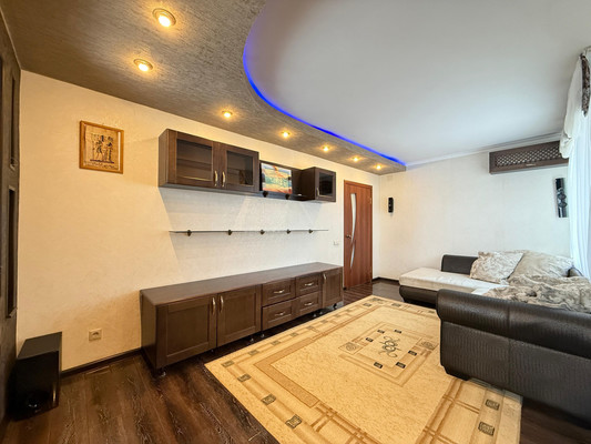 Продам трехкомнатную (3-комн.) квартиру, Ашурова ул, 28кб, Нальчик г