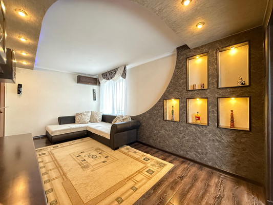 Продам трехкомнатную (3-комн.) квартиру, Ашурова ул, 28кб, Нальчик г