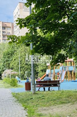 Продам комнату в 8-комн. квартире, Беринга ул, 32к3, Санкт-Петербург г