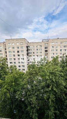 Продам комнату в 8-комн. квартире, Беринга ул, 32к3, Санкт-Петербург г