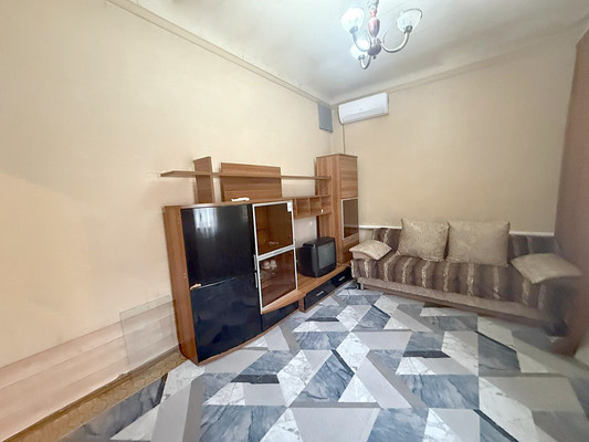 Продам двухкомнатную (2-комн.) квартиру, 2-я Краснодарская ул, 24к4, Ростов-на-Дону г