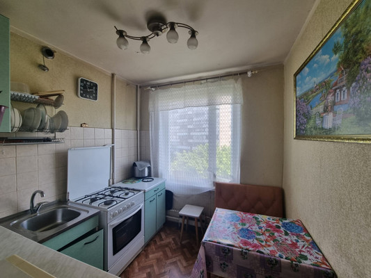 Продам трехкомнатную (3-комн.) квартиру, Самаркандский б-р, 6к2, Москва г