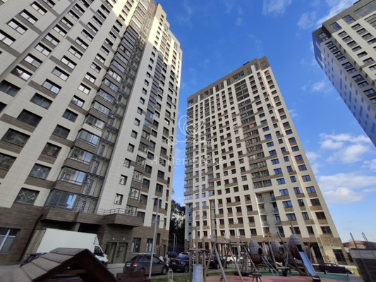 Продам однокомнатную (1-комн.) квартиру, Красная Сосна ул, 3, Москва г