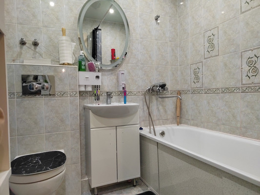 Продам двухкомнатную (2-комн.) квартиру, Петрозаводская ул, 33, Сыктывкар г