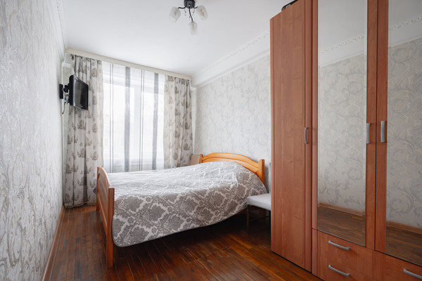 Продам трехкомнатную (3-комн.) квартиру, Партизана Германа ул, 18к2, Санкт-Петербург г