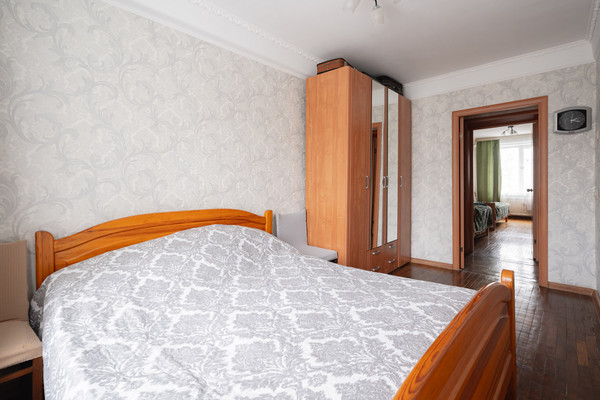 Продам трехкомнатную (3-комн.) квартиру, Партизана Германа ул, 18к2, Санкт-Петербург г