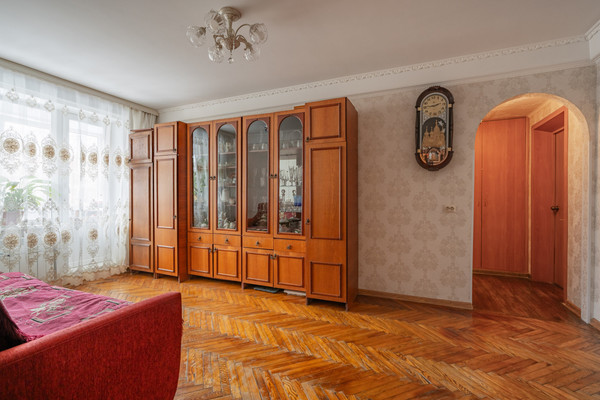 Продам трехкомнатную (3-комн.) квартиру, Партизана Германа ул, 18к2, Санкт-Петербург г