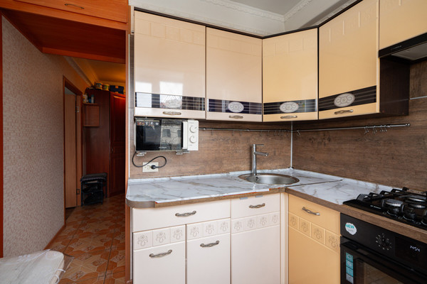 Продам трехкомнатную (3-комн.) квартиру, Партизана Германа ул, 18к2, Санкт-Петербург г