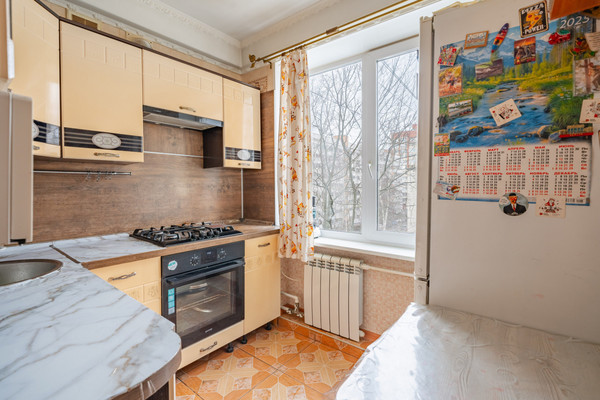Продам трехкомнатную (3-комн.) квартиру, Партизана Германа ул, 18к2, Санкт-Петербург г