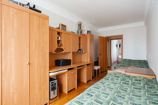 Продам трехкомнатную (3-комн.) квартиру, Партизана Германа ул, 18к2, Санкт-Петербург г